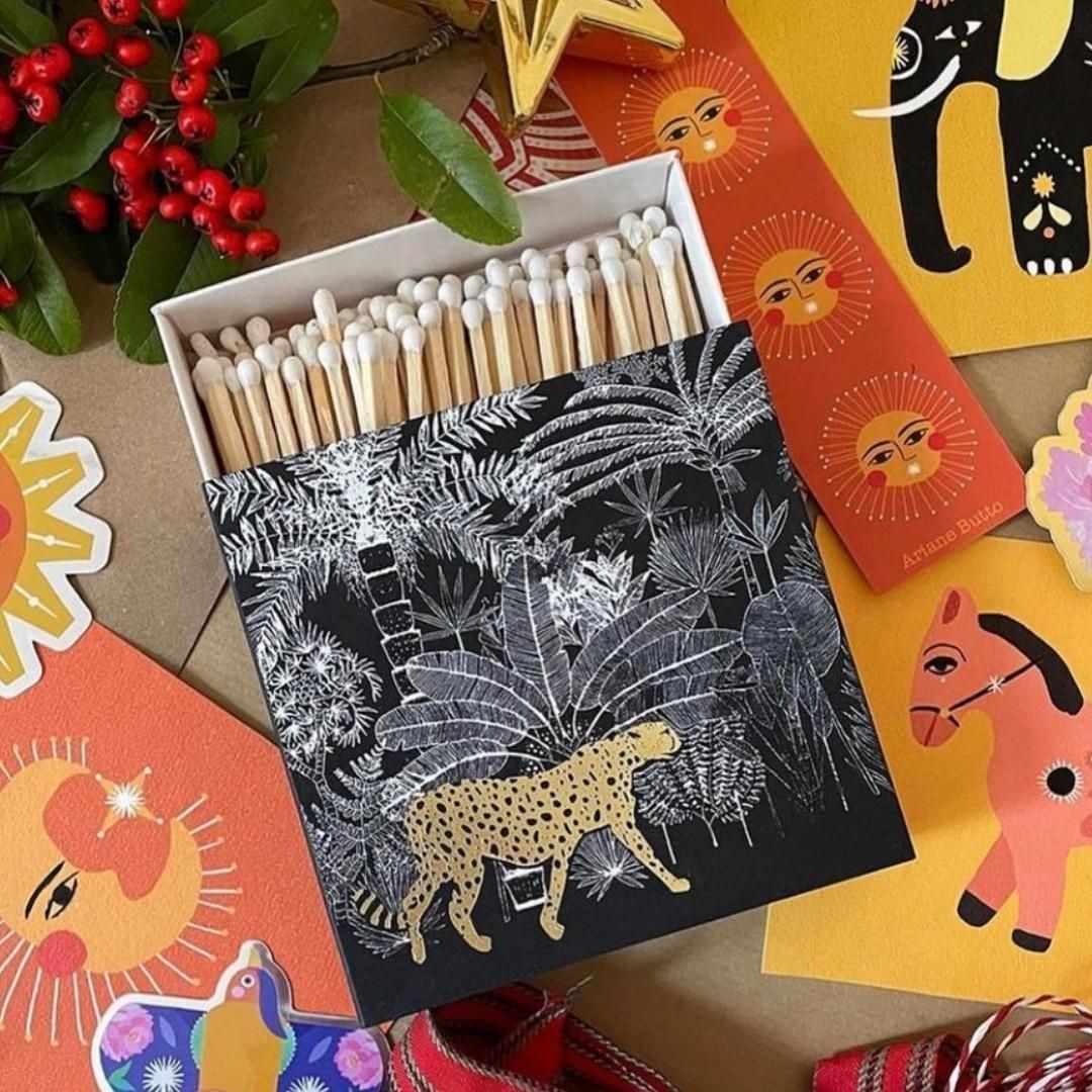 You know, we're not sure we could adore this gorgeous box much more! Dreamy jungle scenes as alwa...